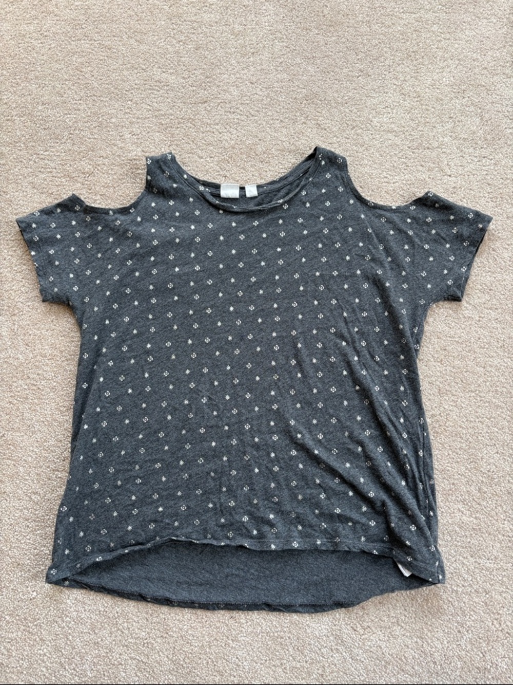 Cold-Shoulder Short Sleeve Tee in Charcoal with Tiny silver flower Print